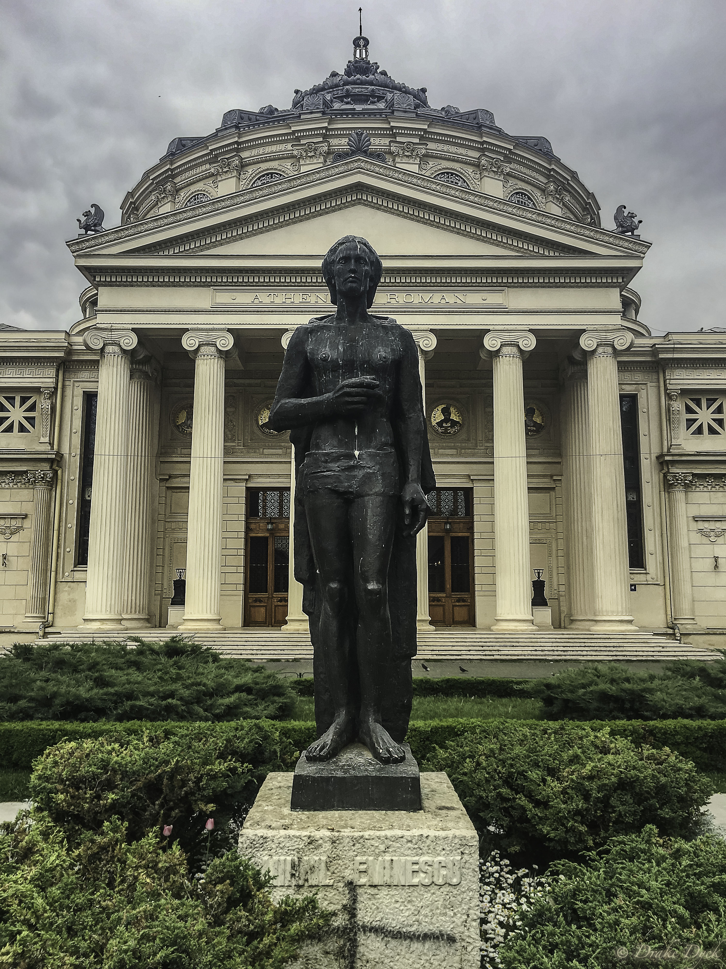 statue infant of a grand building with stone columns